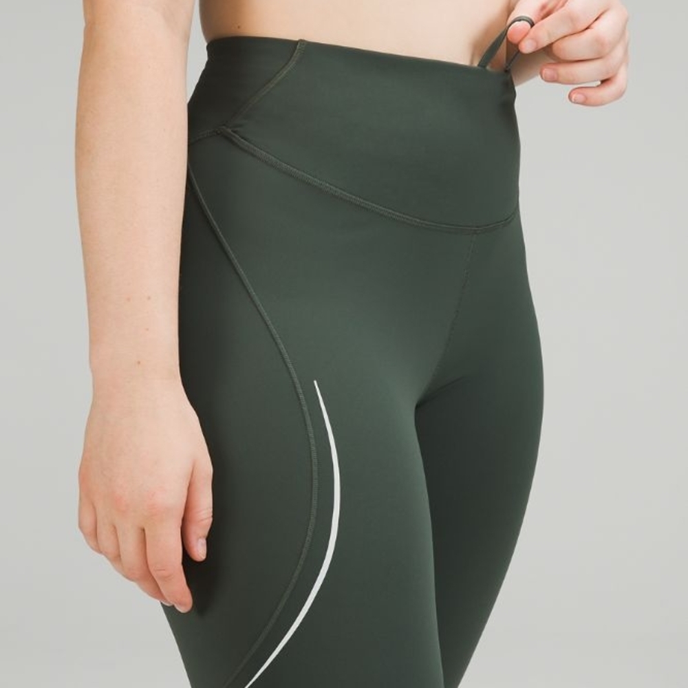 ✨️ LULULEMON Athletica Base Pace High Rise Green Tights in Smoked Spruce